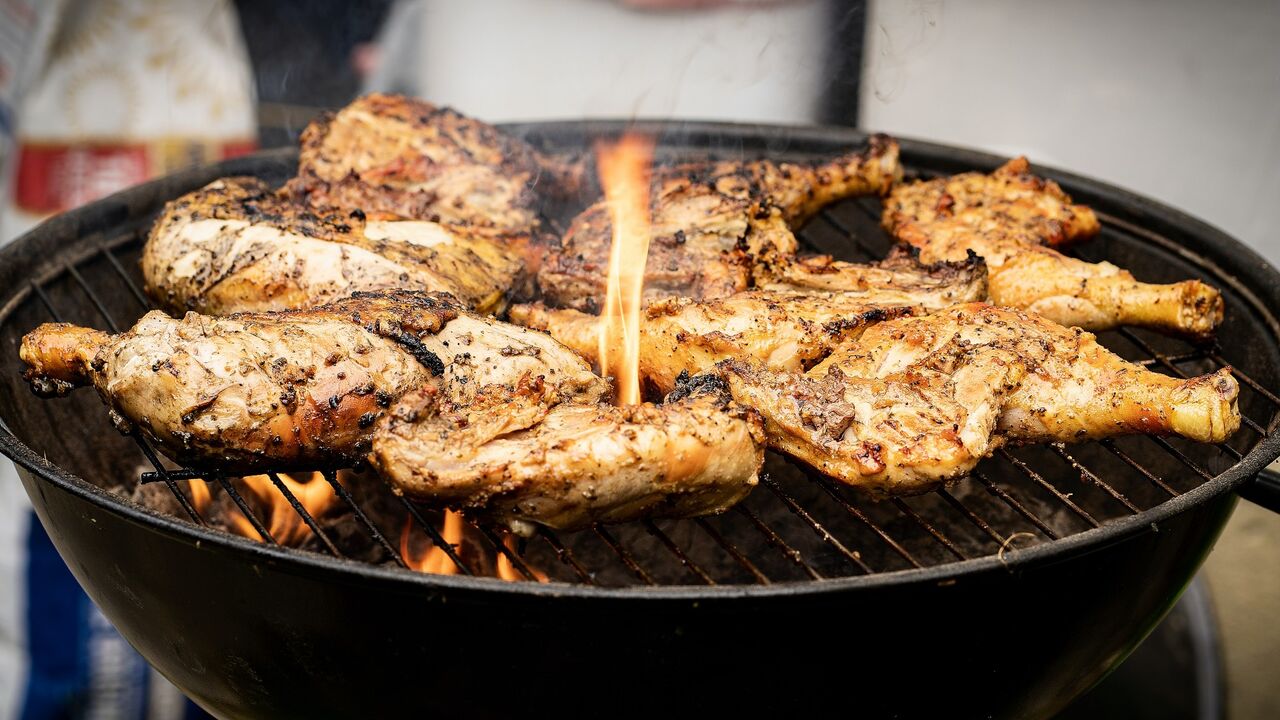 Illustratie voor: Zo organiseer jij in 5 stappen de perfecte winter BBQ voor de feestdagen