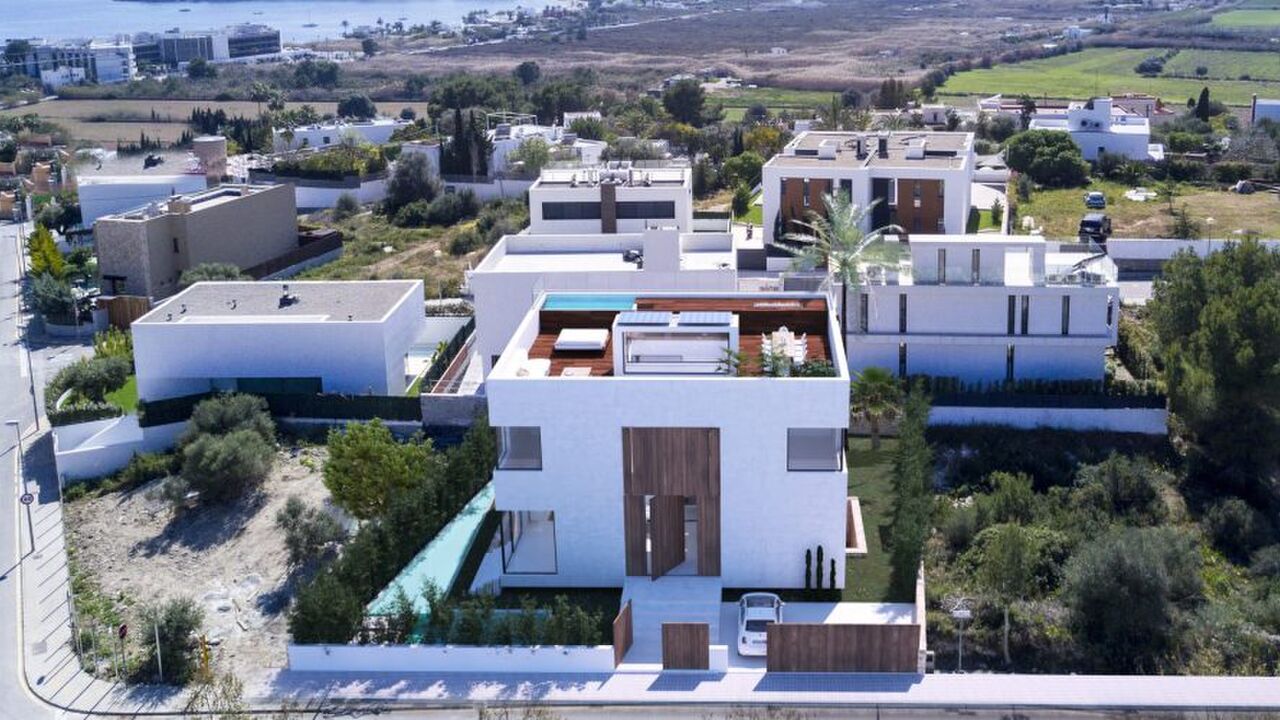 luxe villa wesley sneijder te koop ibiza