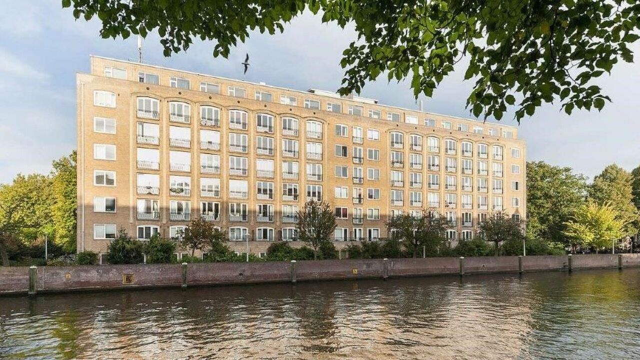 Illustratie voor: Amsterdamse mini-kamer staat voor €100.000 te koop op Funda