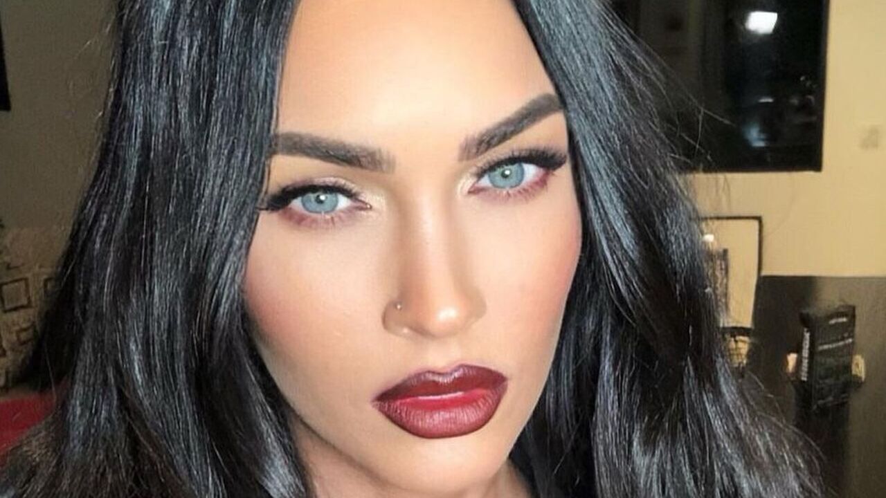 Megan Fox toont zichzelf wederom in heel uitdagende outfits