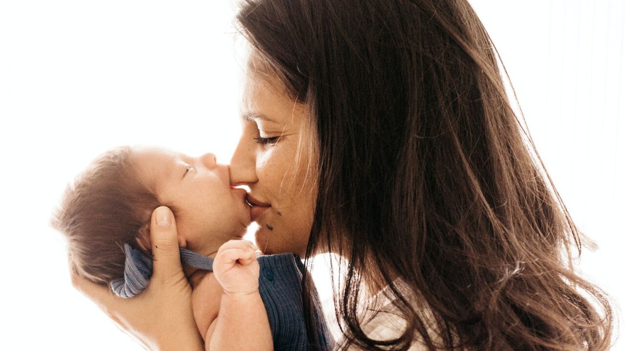 gemiddelde leeftijd waarop vrouwen als eerste moeder worden kind krijgen