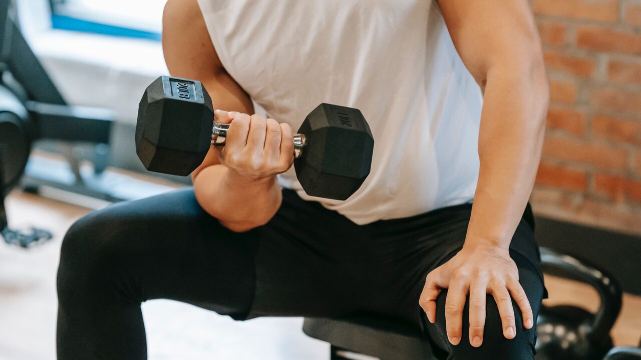 full body workout 15 minuten een dumbbell