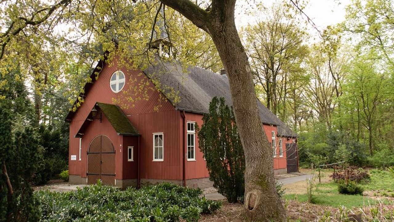 Deze unieke kerk staat nu voor een prikkie te koop op Funda