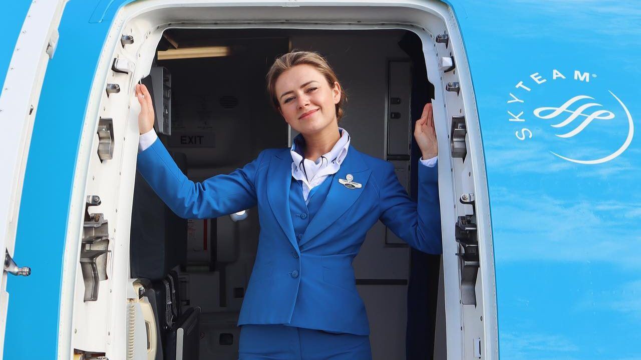 nederlandse-stewardess-lauren-loois-instagram