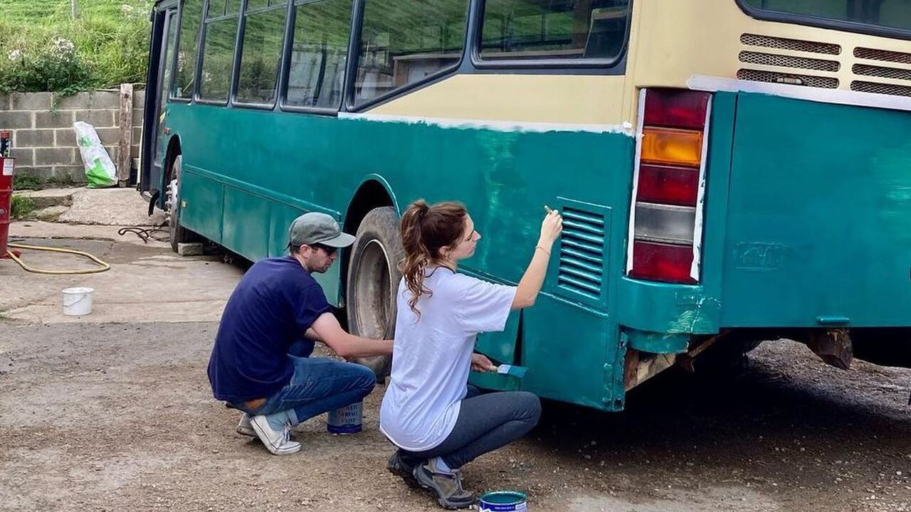 man bouwt bus om tot woning