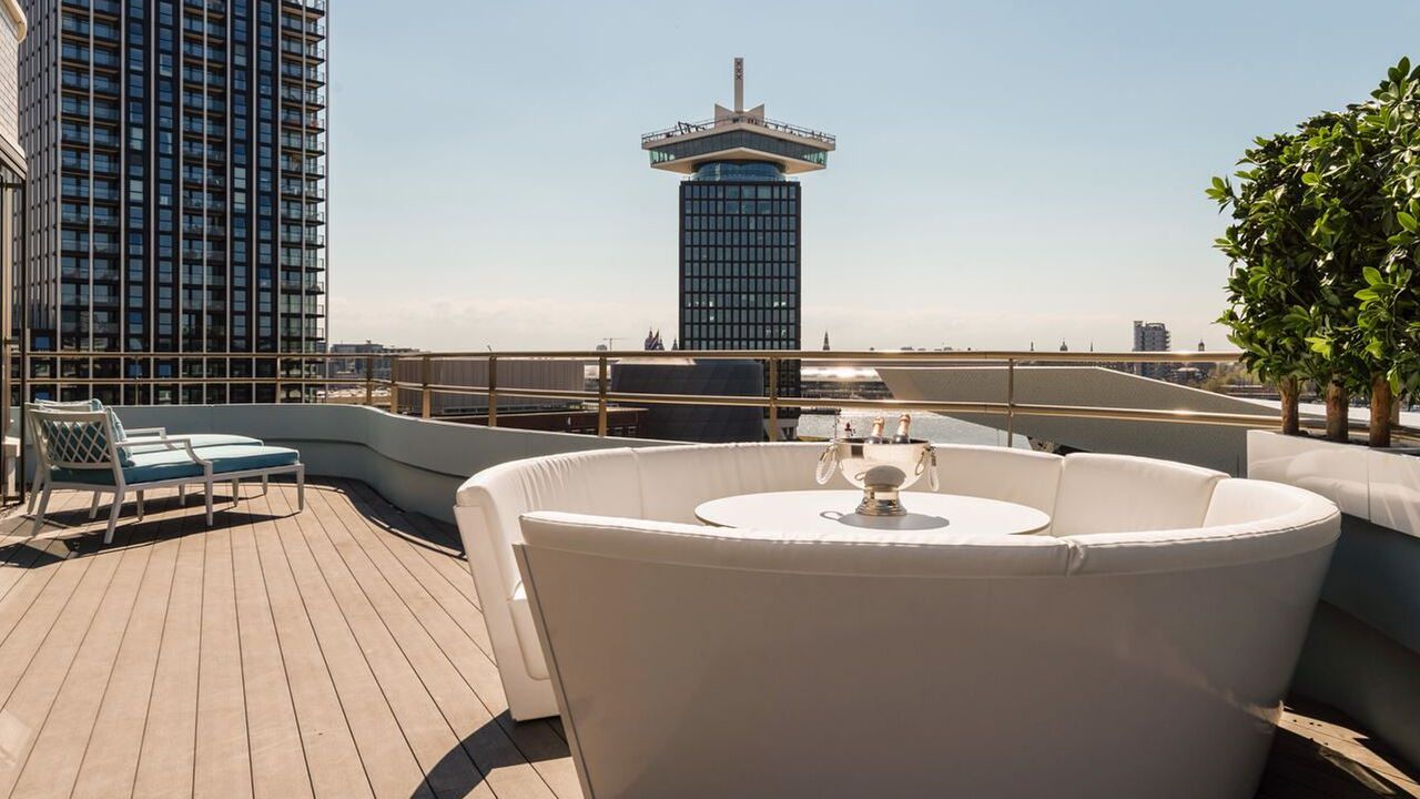 Illustratie voor: Gordon zet zijn luxe penthouse in Amsterdam te koop op Funda