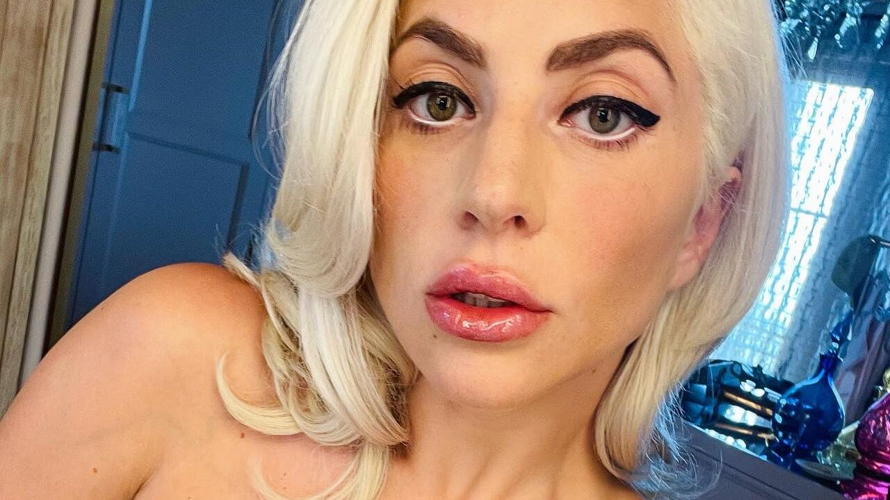 Lady Gaga maakt grote indruk met superfit lichaam in bikini