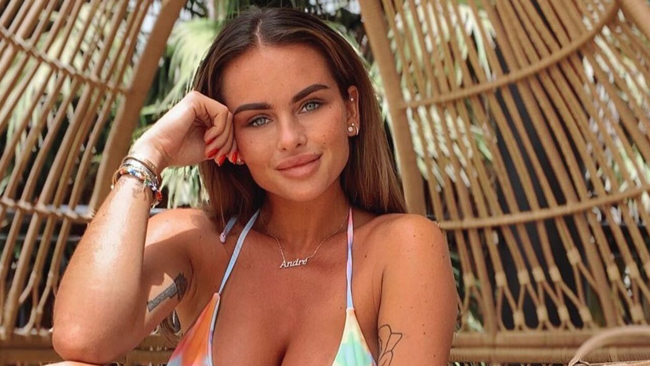 Sarah van Soelen bikini instagram