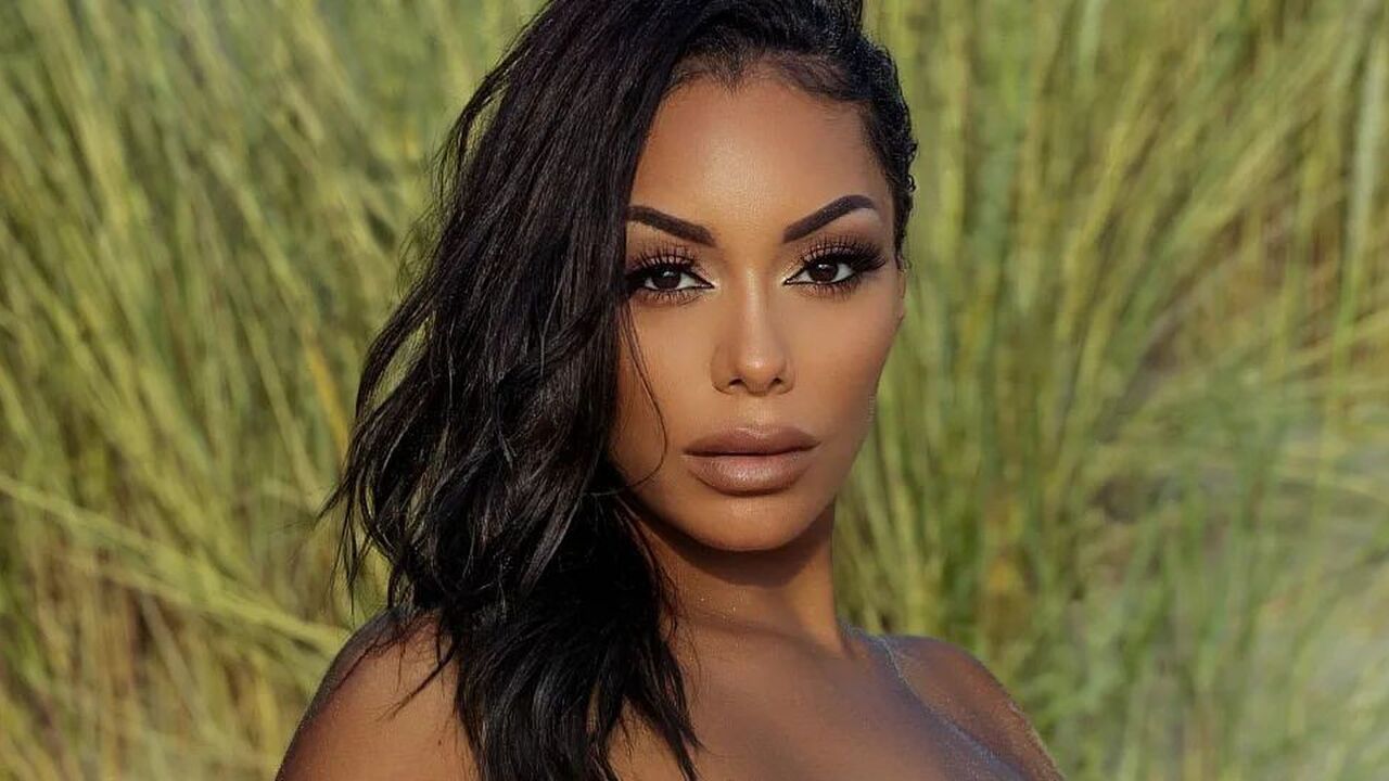 Illustratie voor: Oud Ex On The Beach-deelneemster Jamecia Baker gaat helemaal uit de kleren voor Vlaamse fotograaf