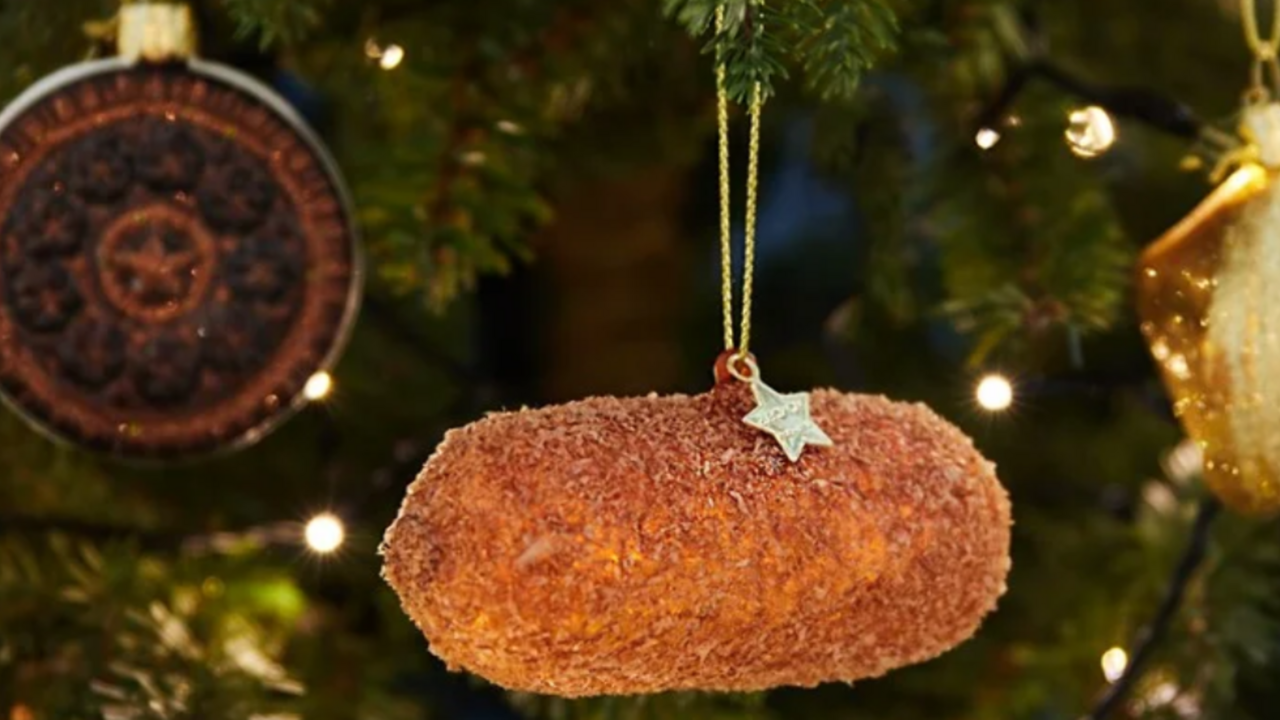 frikandel speciaal kerstbal grappig