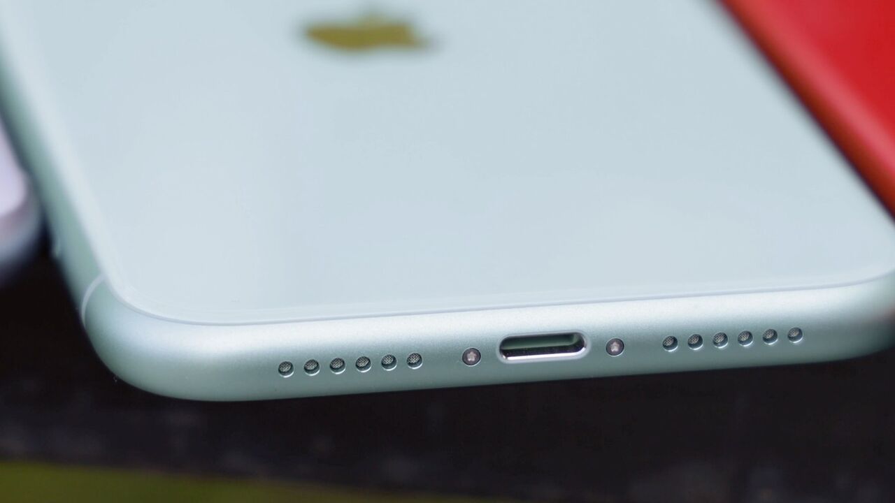 4 manieren om de lightning poort van je iPhone schoon te maken