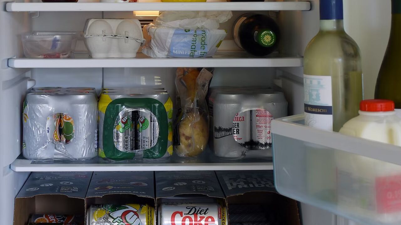 WAAROM NOOIT MELK IN KOELKASTDEUR BEWAREN