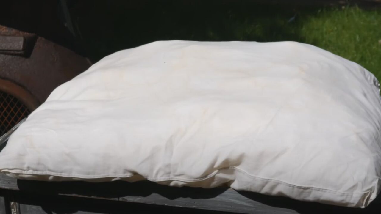 geel aangeslagen kussens wit krijgen lifehack