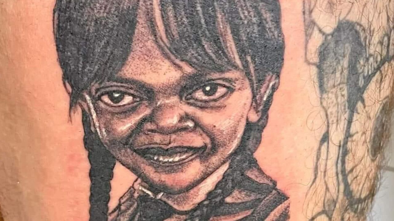 tattoo wednesday addams hilarisch