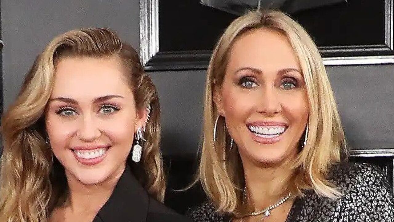 Dit is Tish Cyrus, de bloedmooie moeder van zangeres Miley Cyrus