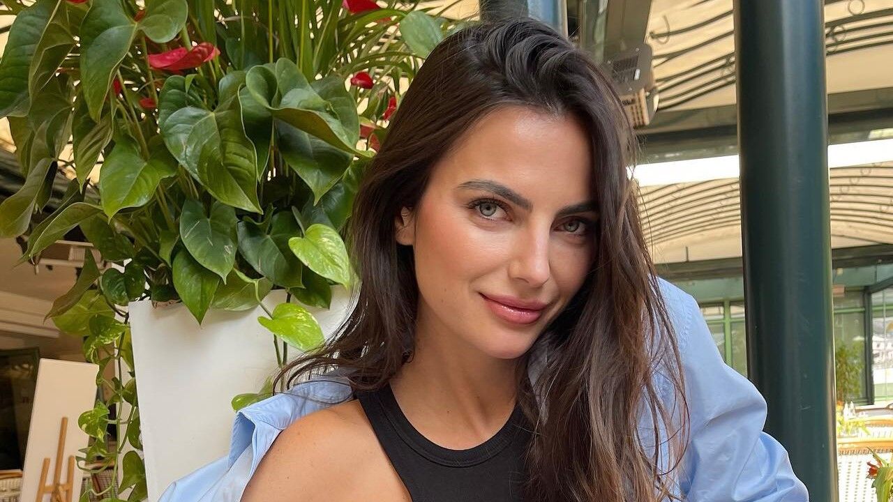 Illustratie voor: Kelly Piquet (vriendin van Max Verstappen) zorgt voor hitte op Instagram met foto in bikini