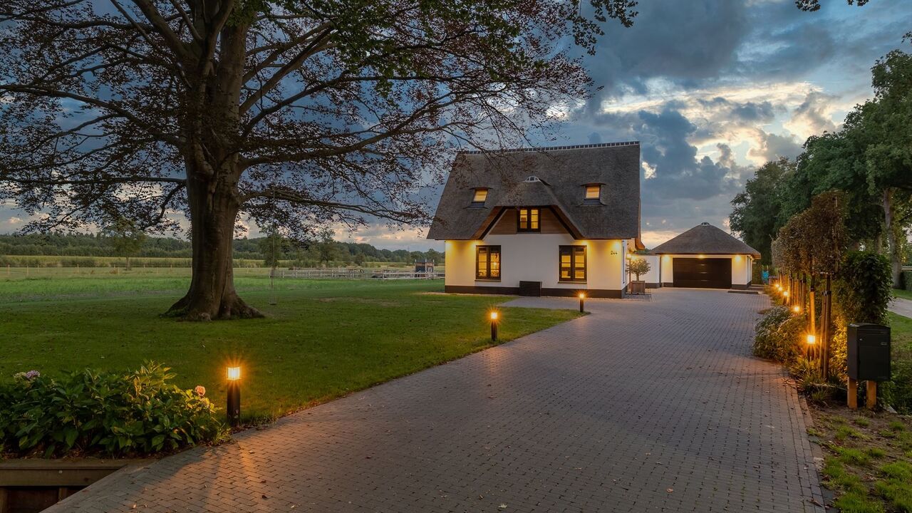 Illustratie voor: Het meest bekeken huis op Funda: villa met kinderboerderij lijkt wel een vakantieresort