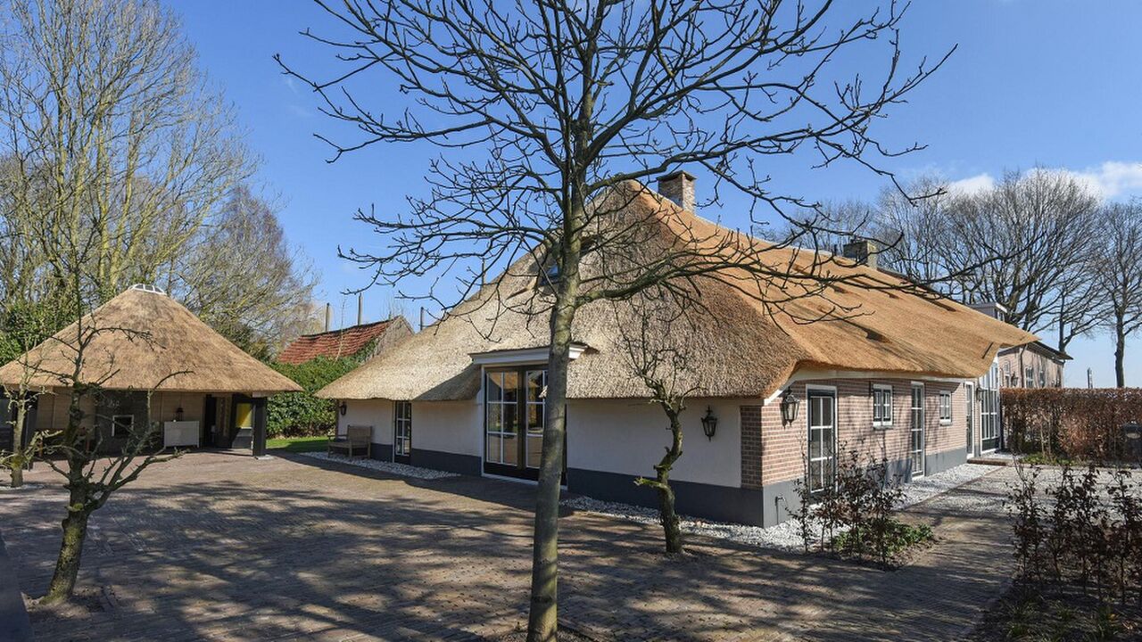 William Rutten koopt bizar grote boerderij terwijl hij zijn eigen landhuis niet verkocht kreeg