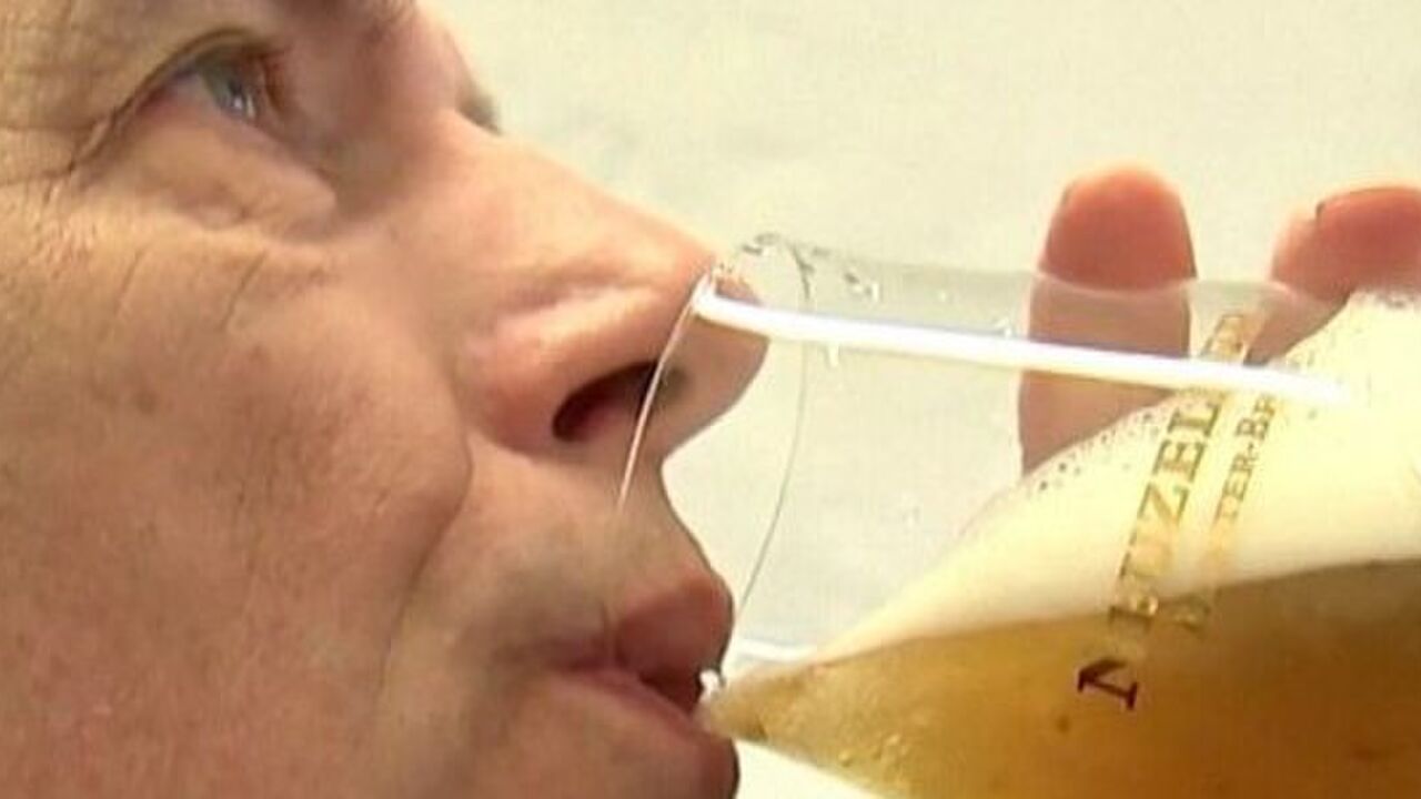 bier van poeder water mixen