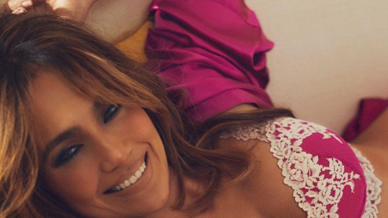 jennifer lopez instagram intimissi foto lingerie