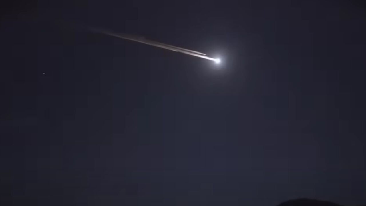 Illustratie voor: NASA: “Enorme asteroïde ‘2023 DZ2’ komt deze week dichterbij de aarde dan de maan”