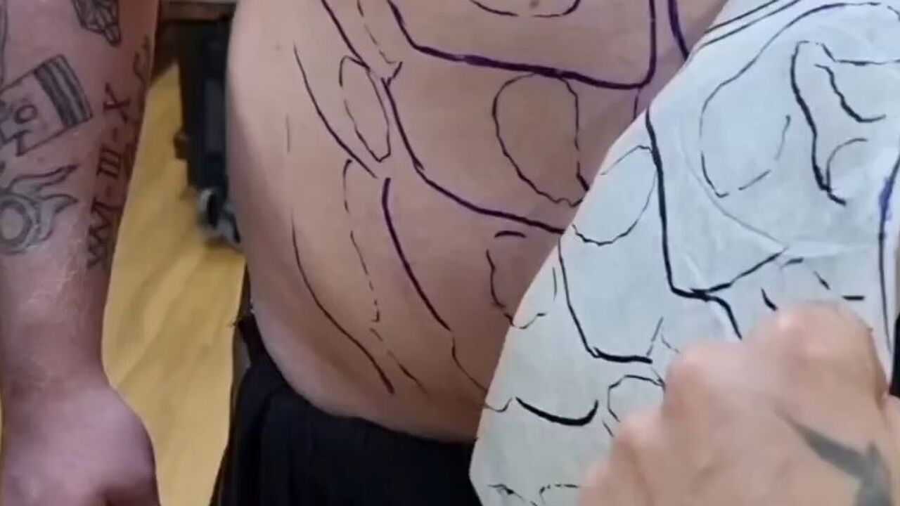 tattoo sixpack op buik