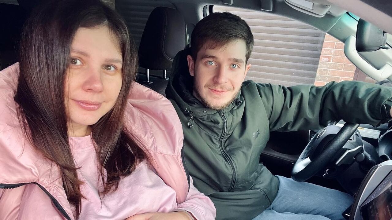 vrouw krijgt tweede kind met stiefzoon