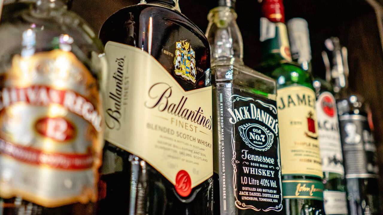 Dit is hoeveel geld je bespaart als je stopt met alcohol drinken