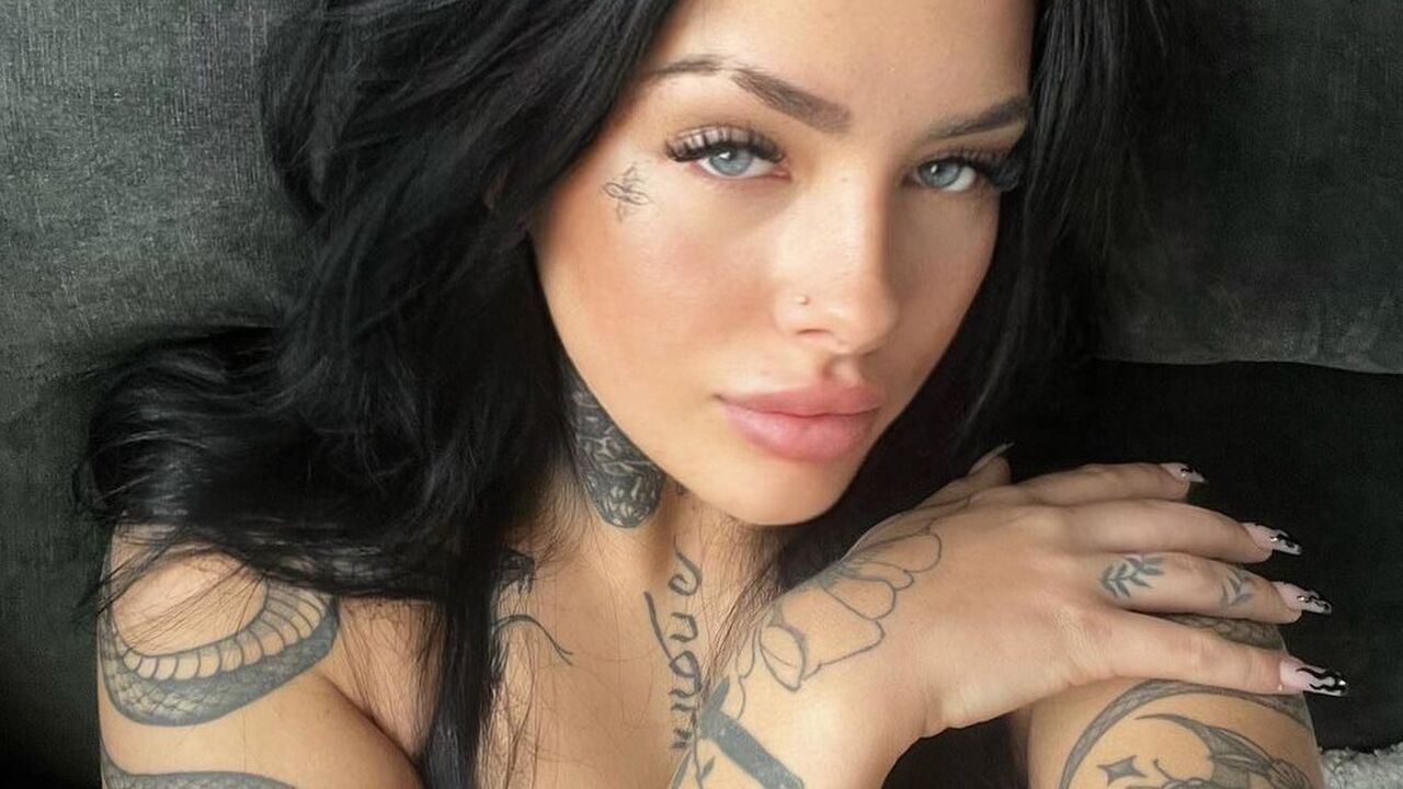 danique schwitz tattoos shop
