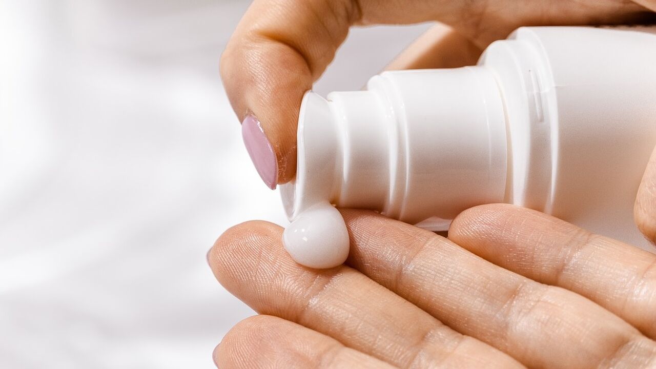 hoe zonnebrand opsmeren dagcreme fout