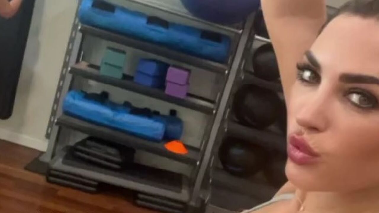 yolanthe strak sporttopje fit cabau van kasbergen