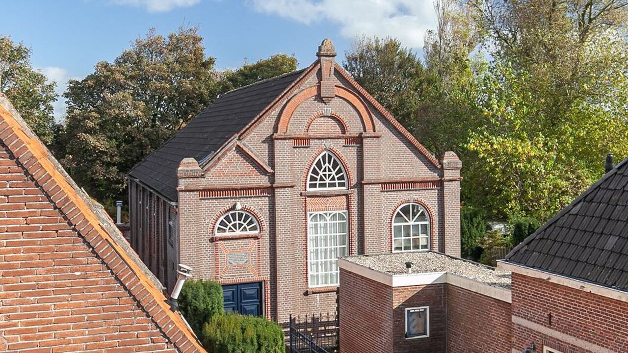 Illustratie voor: Buitenkansje: prachtige kerk staat nu te koop op Funda voor slechts €230.000,-