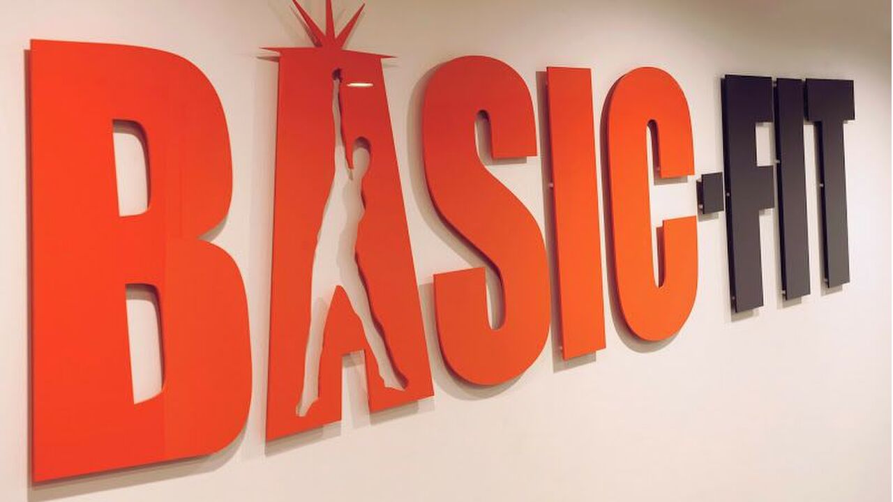 basic fit vermogen eigenaar rene moos
