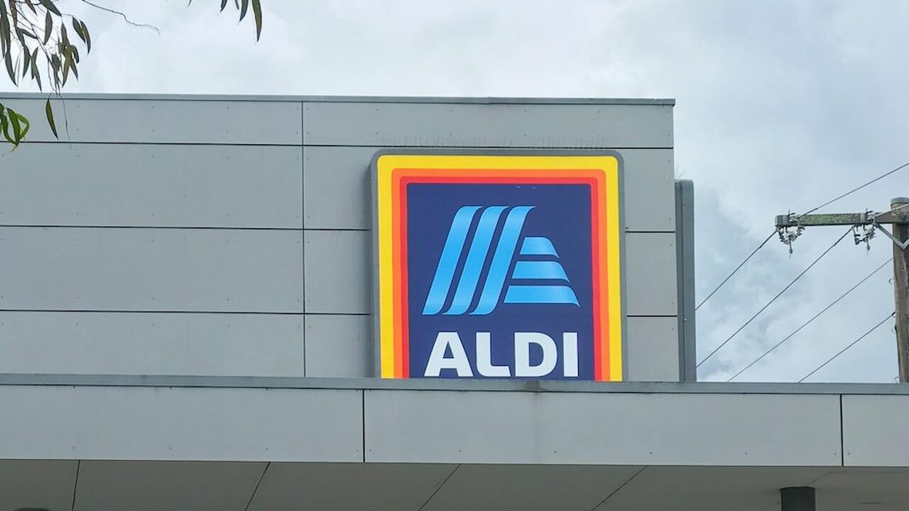 Illustratie voor: Hier staan de afkortingen HEMA, ALDI en Etos voor