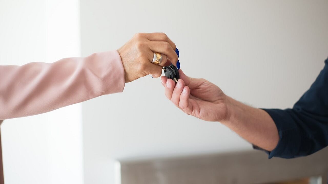 salaris makelaar gemiddeld nederland per jaar maand