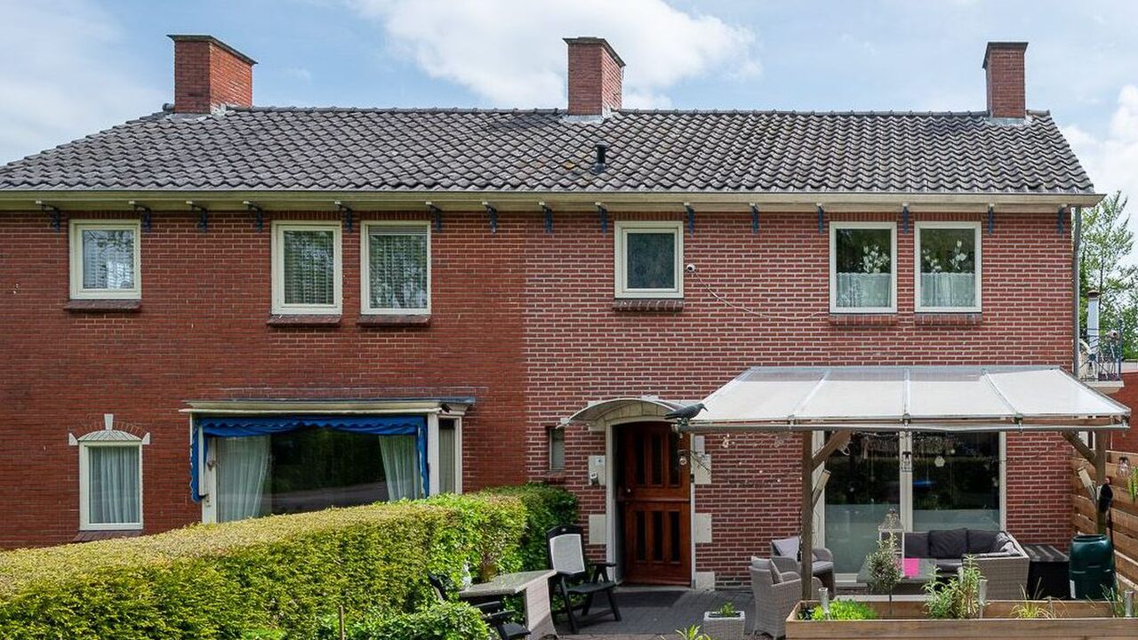 Illustratie voor: Op Funda staat dit bijzondere huis (inclusief zwemschool) te koop