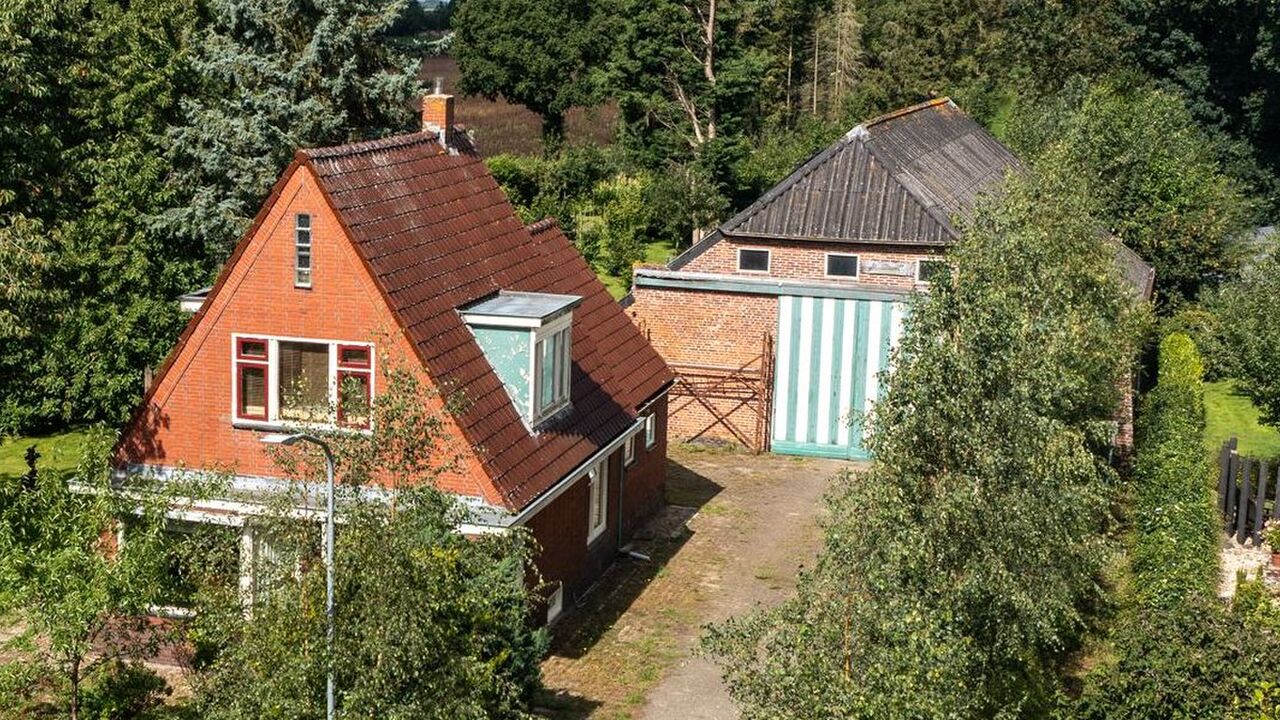 Illustratie voor: Op Funda staat er nu een huis mét tabaksplantage te koop voor slechts €265.000,-