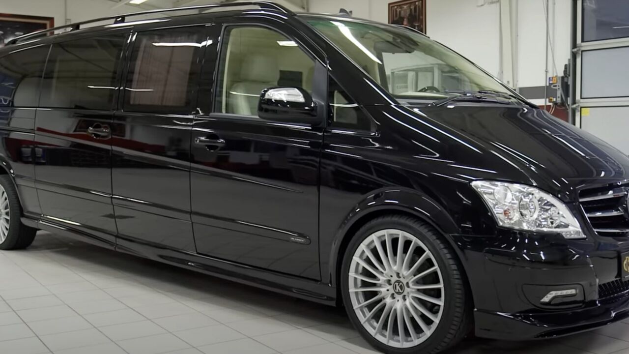 Mercedes limousine