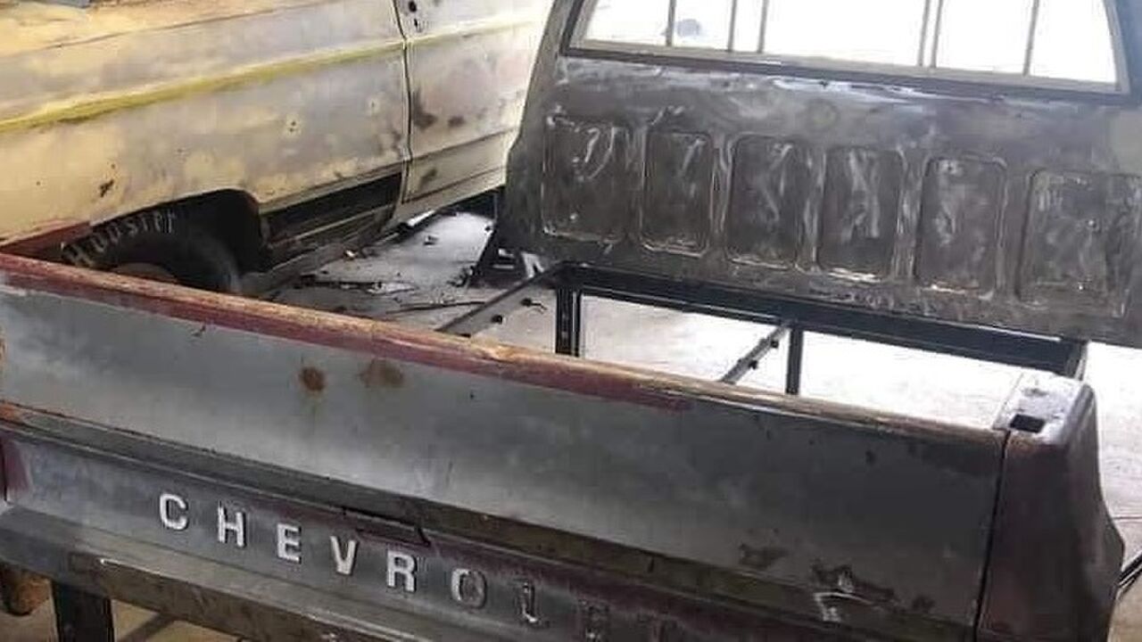 oude pick up omgebouwd tot bed