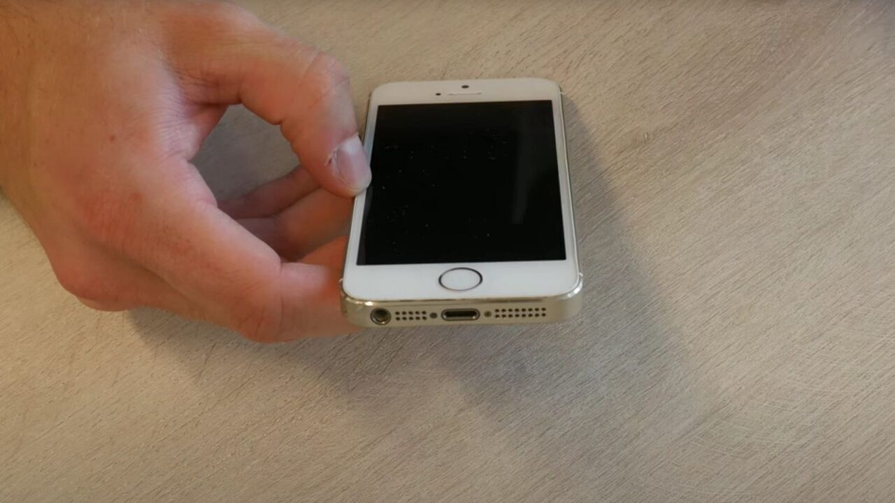 telefoon laadt niet meer goed op geen verbinding oplaadkabeltje