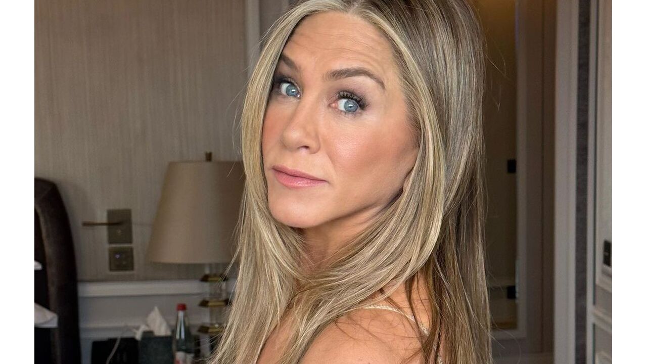 jennifer aniston 23