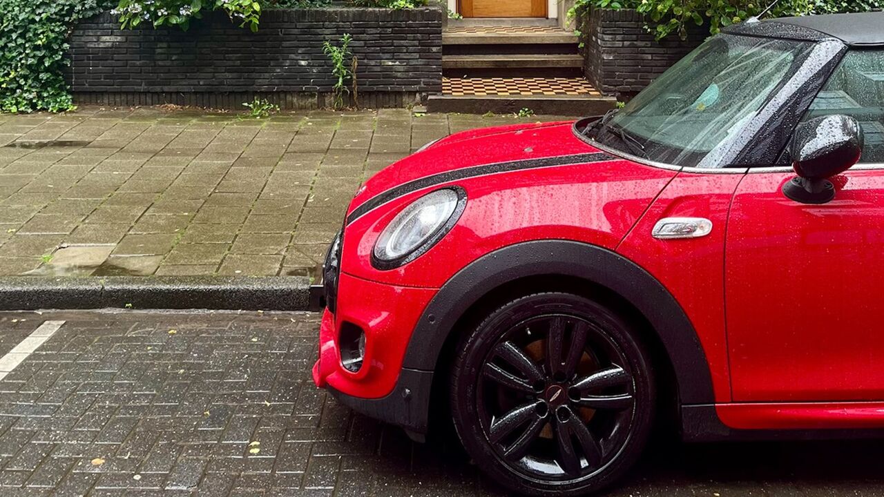 hoeveel geld geven nederlanders uit aan een nieuwe auto gemiddeld