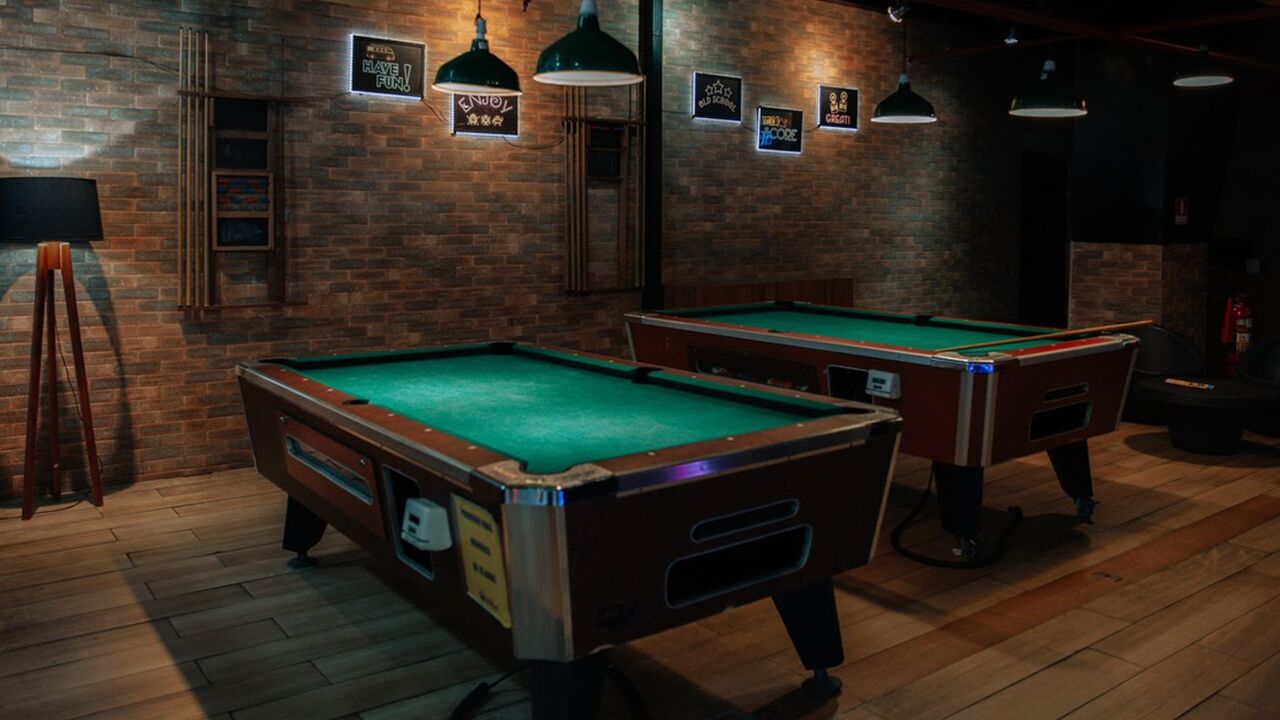 man cave diy hout decoratie