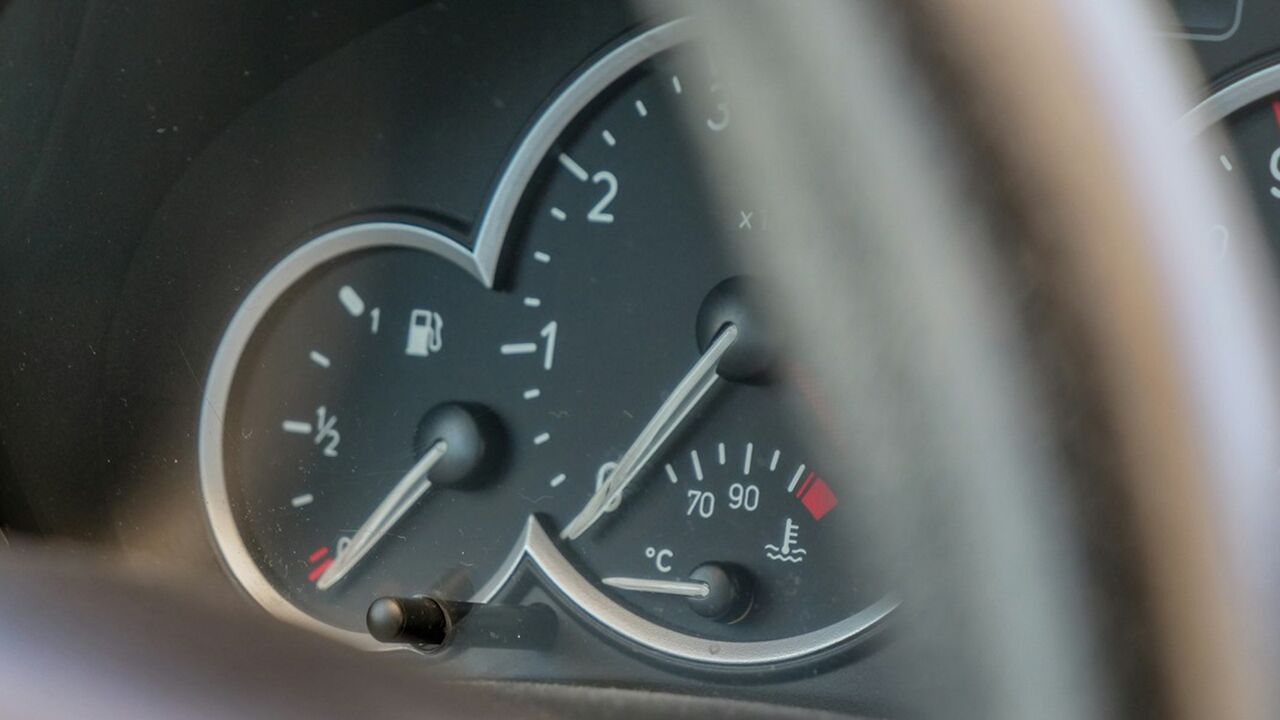 signaal aan welke kant tankdop auto