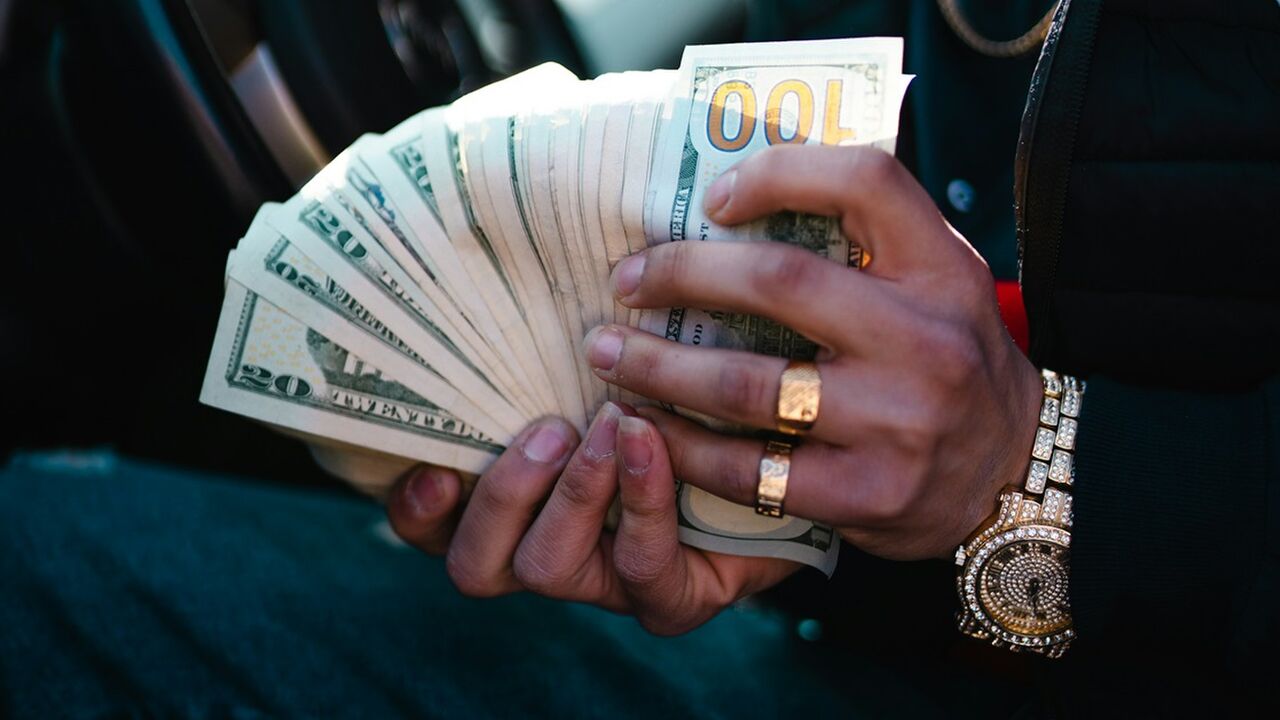 wanneer ben je rijk of arm geld