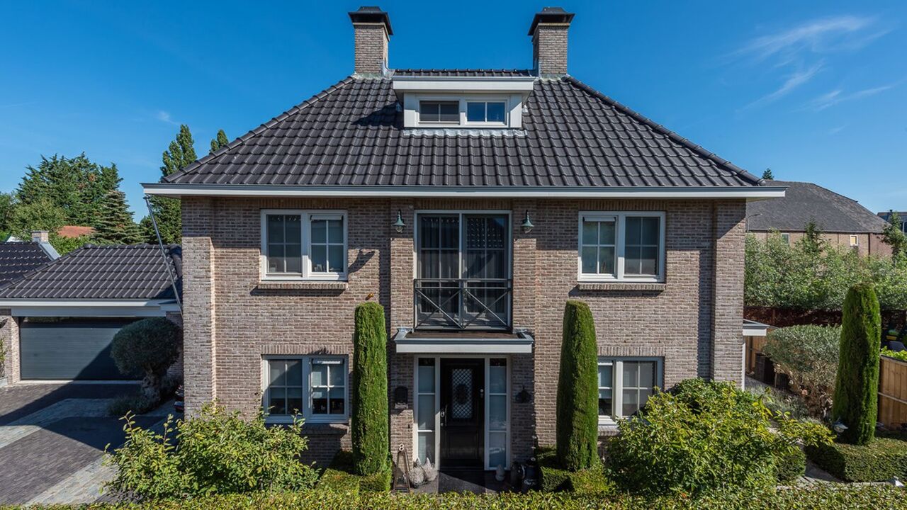 villa denzel dumfries