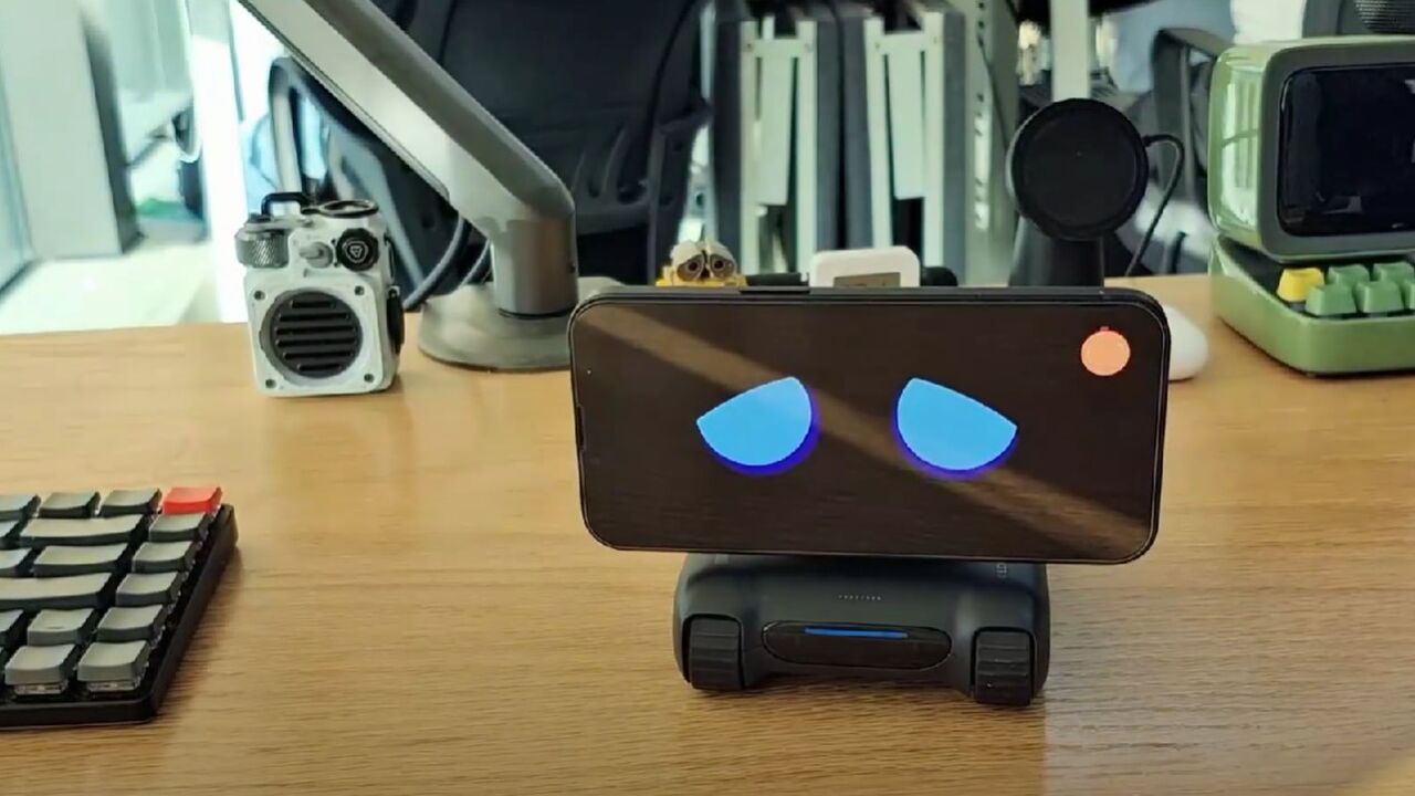 looi smartphone mini-robot kickstarter gadgets