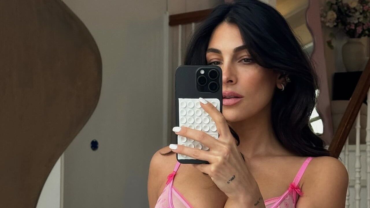 Illustratie voor: Anna Nooshin heeft killerbody weer terug 3 maanden na de bevalling