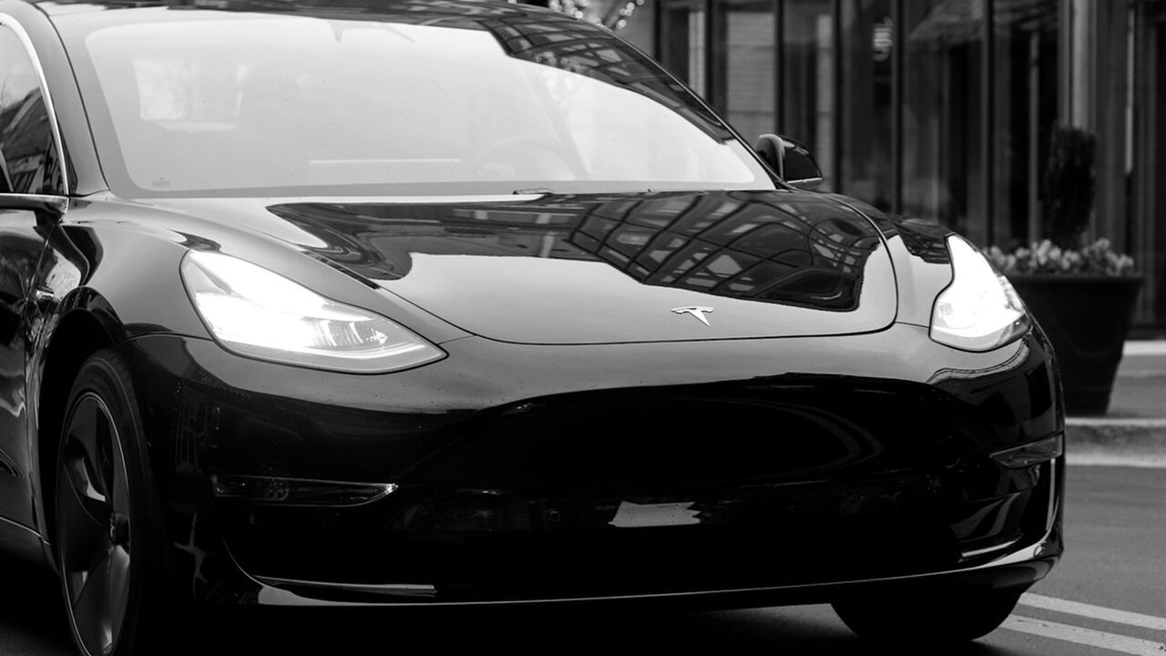 Illustratie voor: Elektrische auto kopen? Doe dit in 2024, voordat je te laat bent