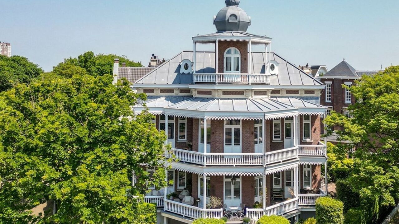 voetbalmakelaar rob jansen verkoopt villa den haag